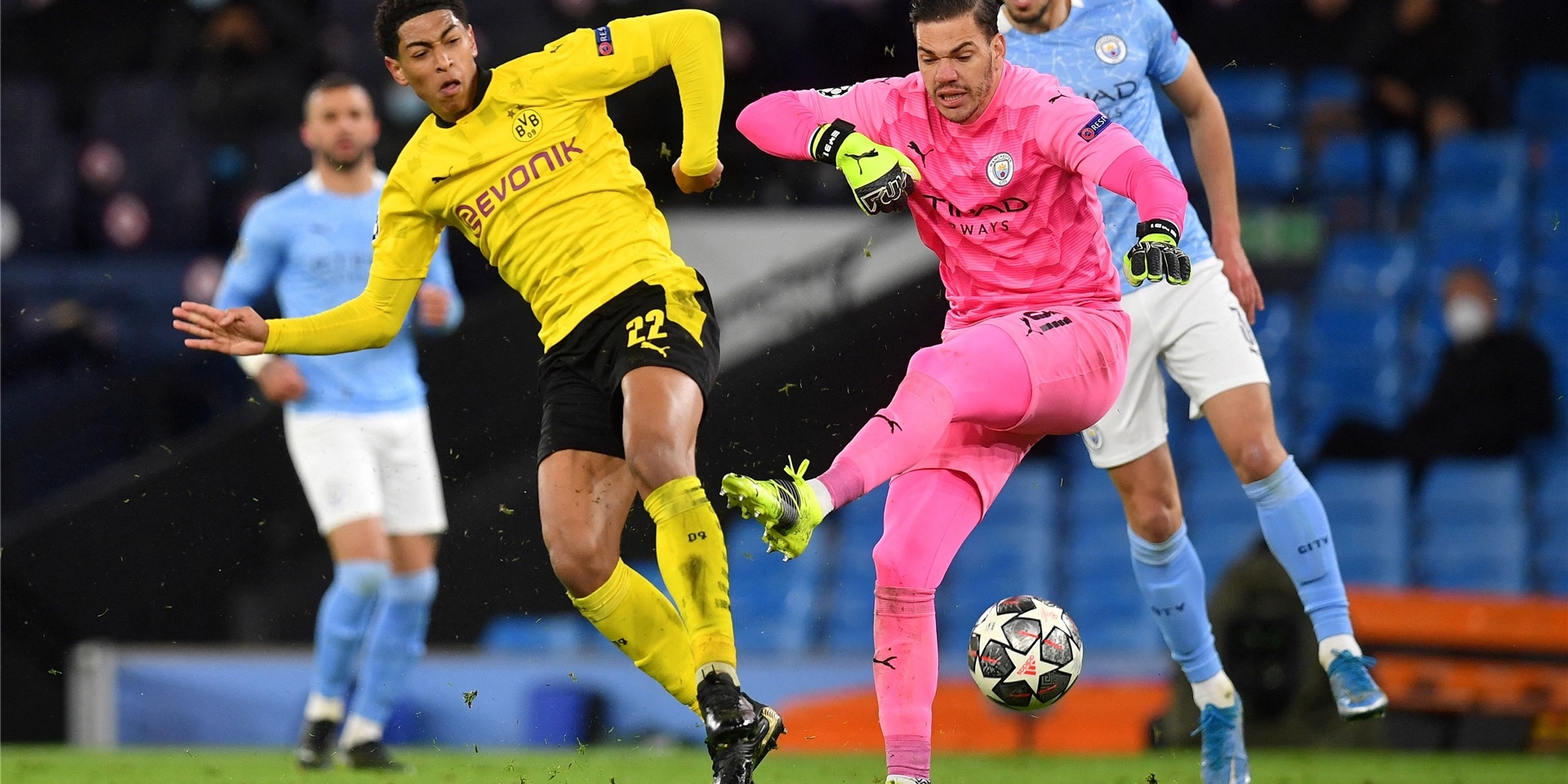 Die Szene, die für Aufsehen sorgte: Jude Bellingham soll Citys Torhüter Ederson gefoult haben.