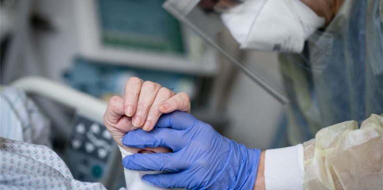 Die Zahl der Corona-Patienten auf den Intensivstationen in NRW steigt weiter an.