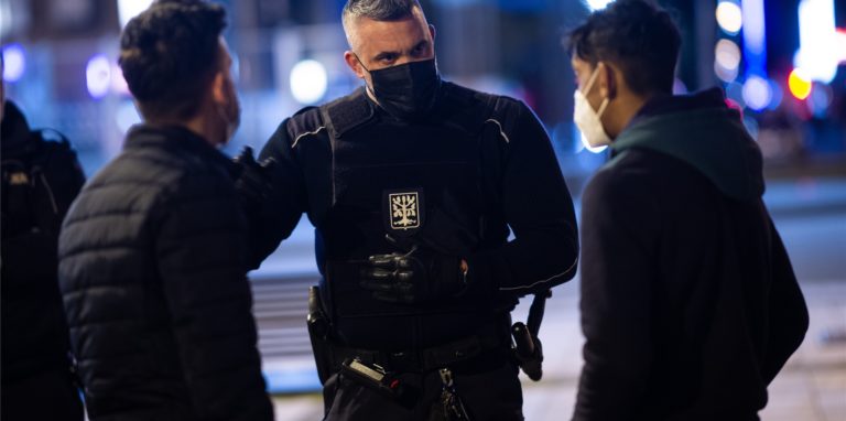 Haben Städte oder Kreise schon diese Woche Dienstag, Mittwoch und Donnerstag hohe Zahlen gehabt, greift die „Notbremse“ ab Samstag.