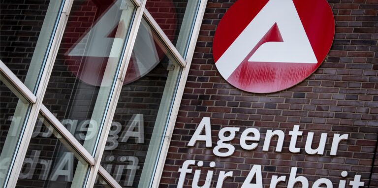 Die Arbeitsagentur hat die aktuellen Zahlen für April 2021 bekannt gegeben.