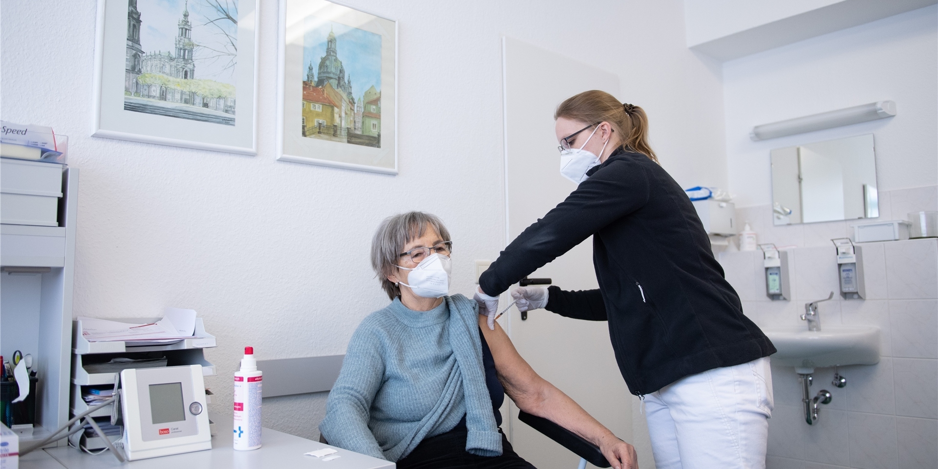 Mit Einstieg der niedergelassenen Ärzte in die Impfkampagne vor gut drei Wochen ist man bei der Zahl der Impfungen in NRW deutlich vorangekommen.