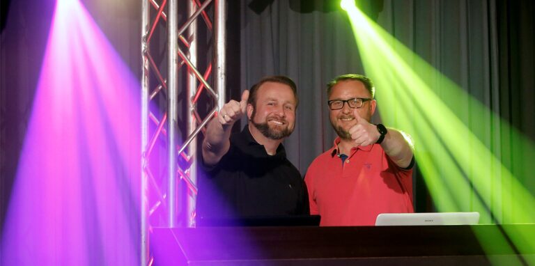 Als erste legten Frank und Guido Albrink von Albrinks Music Land im Alten Rathaus auf.