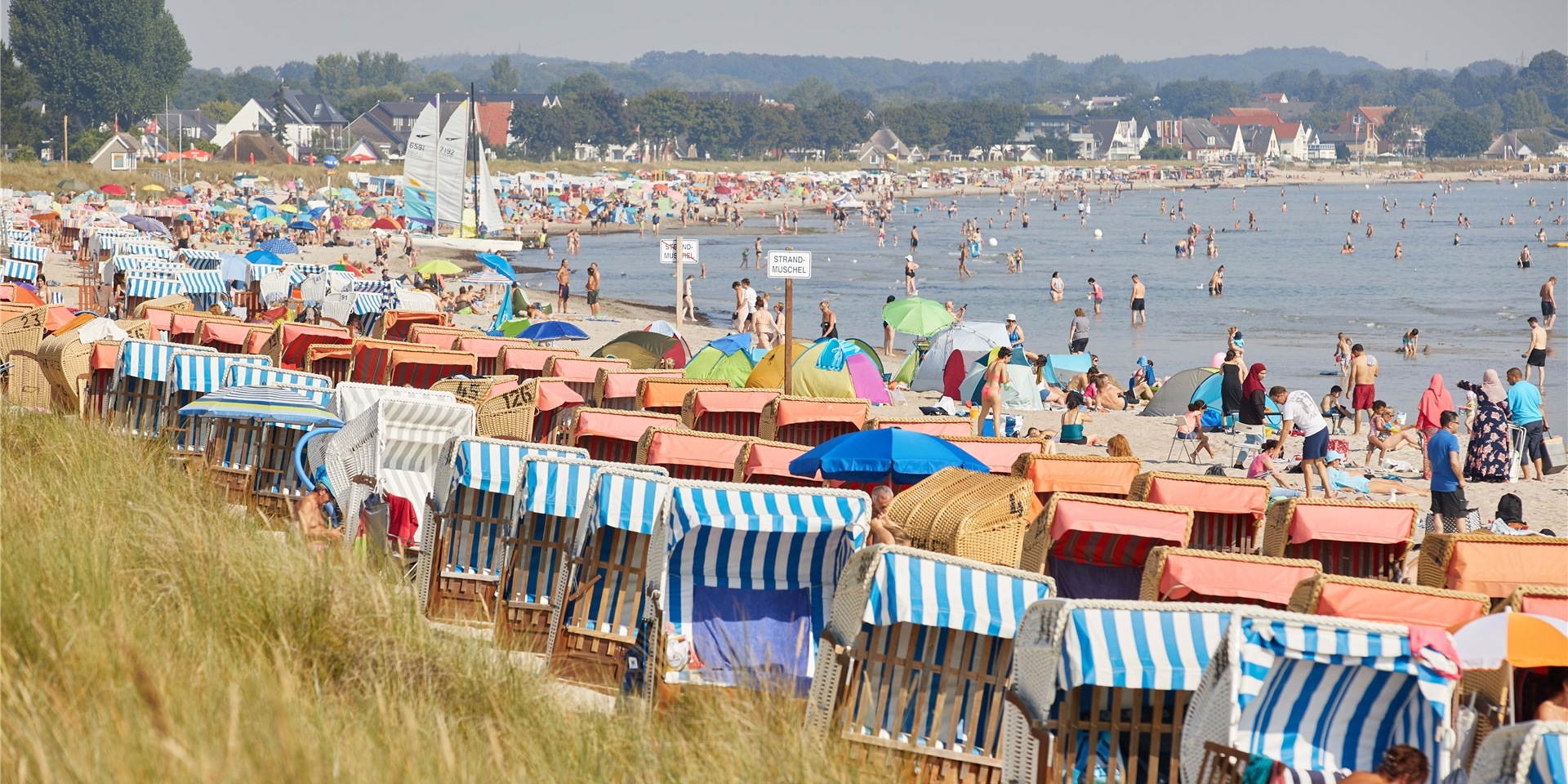 Badegäste am Ostseestrand von Scharbeutz 2020: Werden die deutschen Küsten auch in diesem Jahr so stark frequentiert sein?