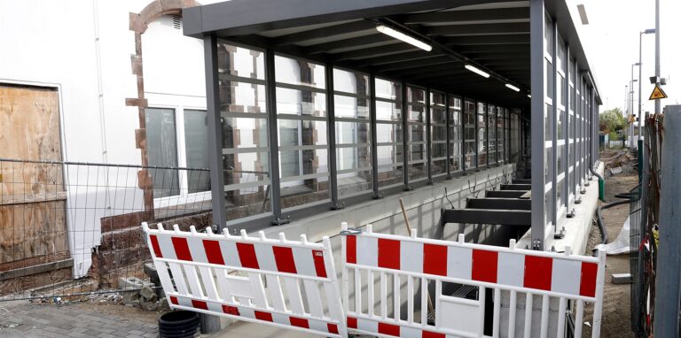Die Sperrung des Zugangs zur Personenunterführung am Bahnhof Haltern hatten am Montagmorgen einige Pendler nicht eingeplant.