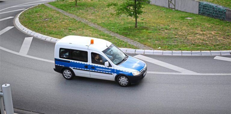 Das Ordnungsamt kontrolliert seit dem Wochenende in Herten die Einhaltung der nächtlichen Ausgangssperre.