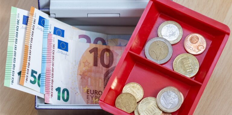 Trotz Corona bezahlen noch zahlreiche Dorstener mit Bargeld.