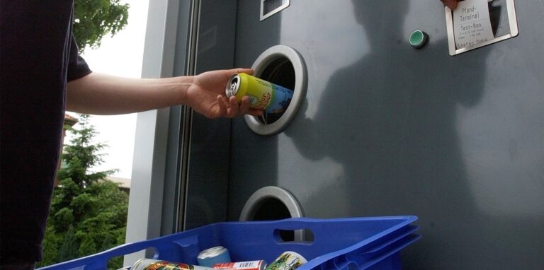 Ein 13-Jähriger ist im Sauerland an der Kasse eines Supermarktes als Pfandbetrüger aufgeflogen. (Symbolbild)