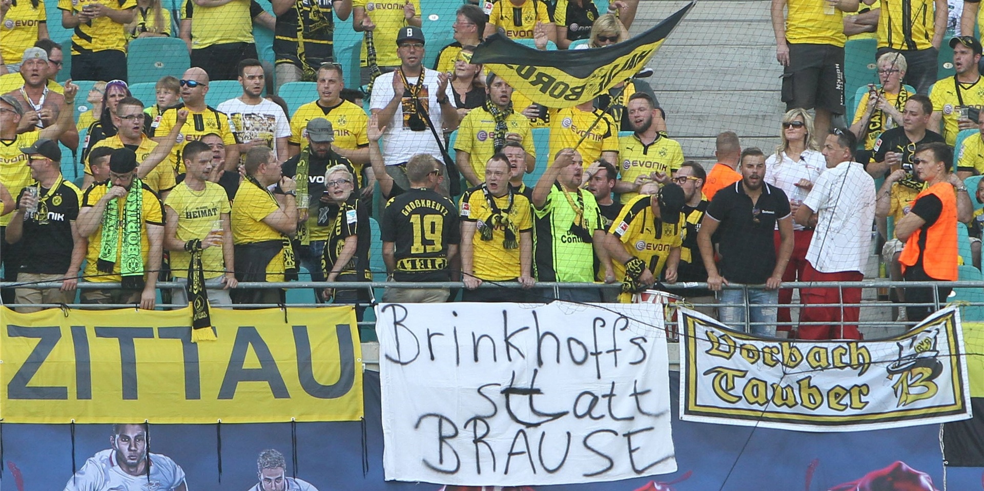 Klare Meinung der BVB-Fans in Leipzig.