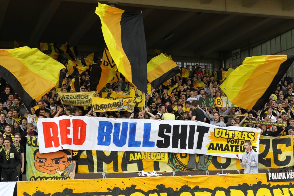 title attribut Protest der BVB-Ultras beim U23-Spiel gegen Leipzig im April 2014.