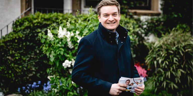 Michael Breilmann beim Verteilen von Muttertagskarten in Castrop-Rauxel und Recklinghausen. Der CDU-Politiker und Rechtsanwalt will bei der Bundestagswahl 2021 den Sprung nach Berlin schaffen.