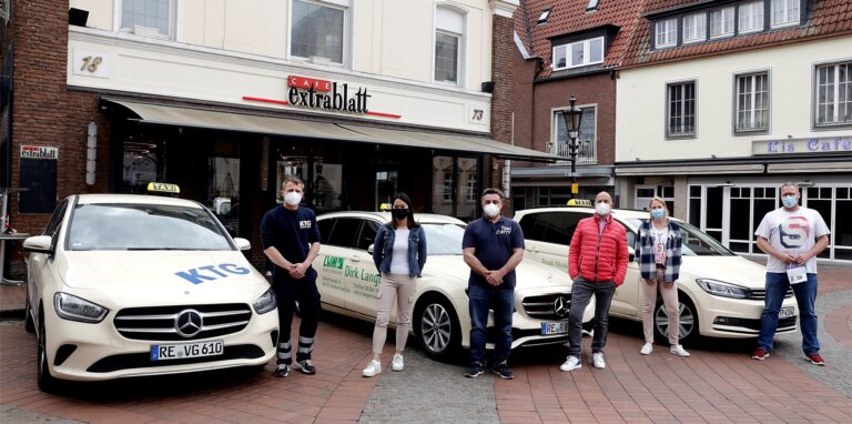 Taxifahrer und Café Extrablatt spendeten 1000 Euro an den Ambulanten Kinderhospizdienst.