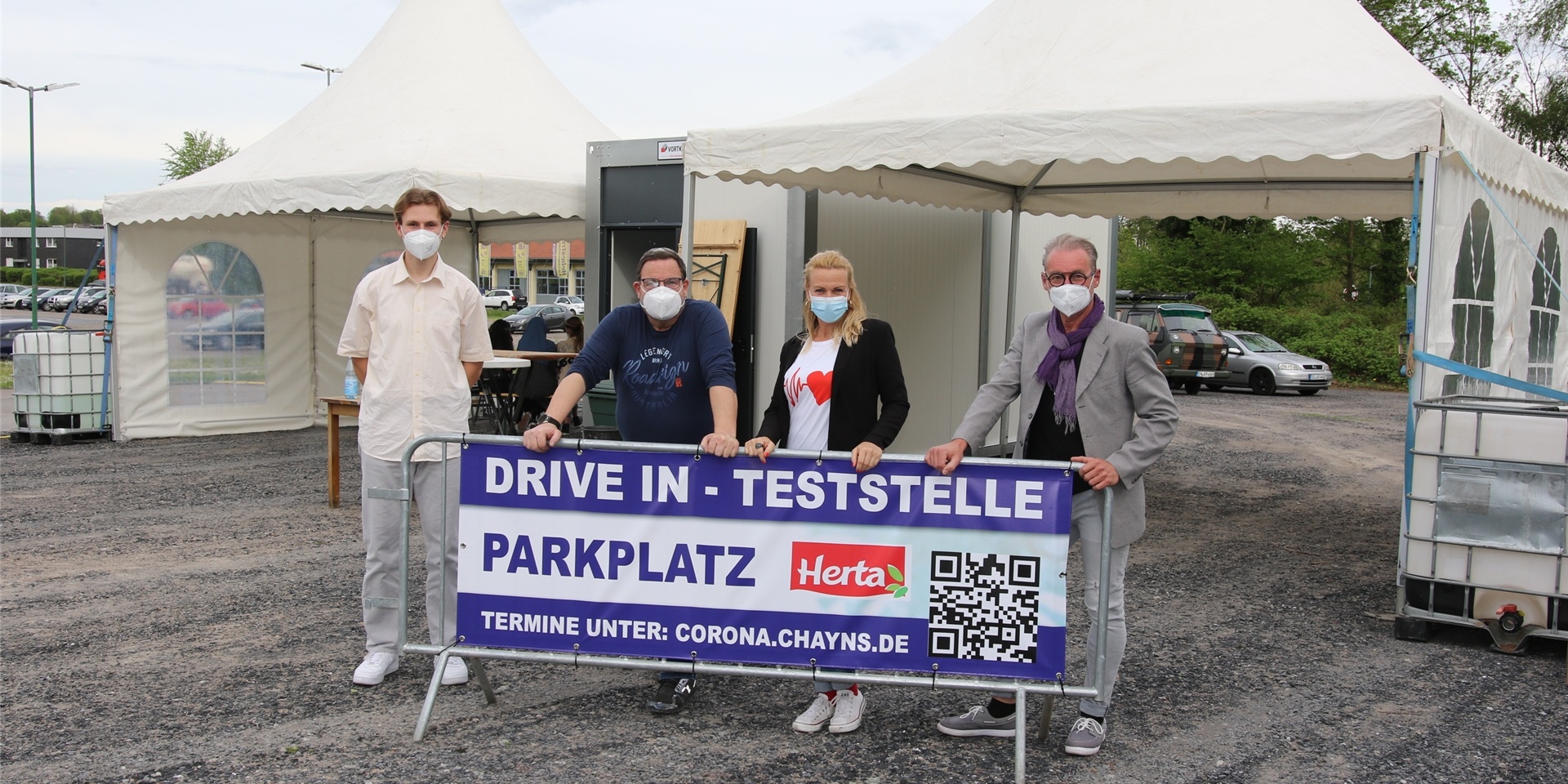 Das neue Testzentrum bei Herta ist am Montagabend (10.5.) noch im Aufbau begriffen.