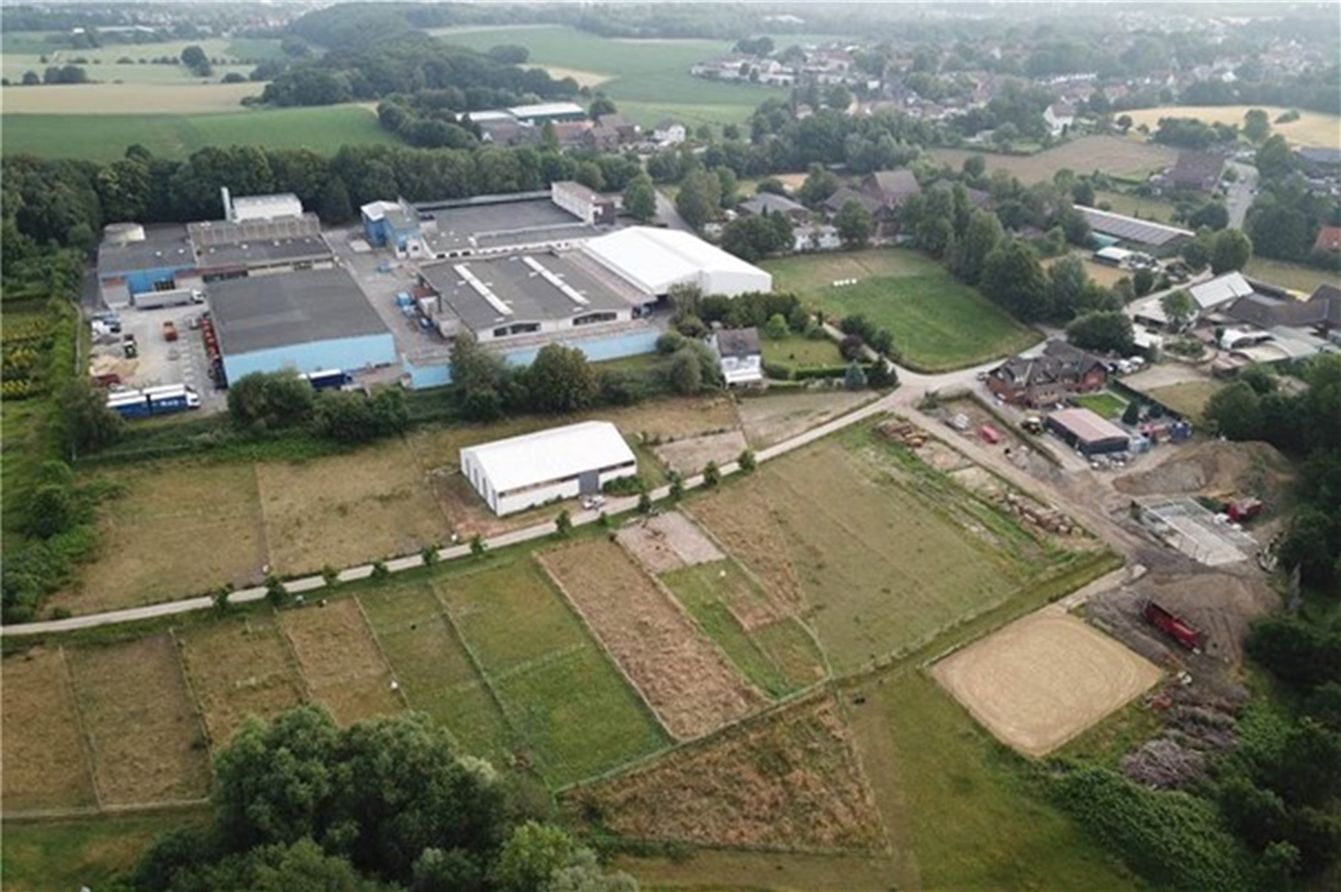 Höfe, Pferdeweiden, viel Natur, Kornbrennerei Büchter. Aber auch große Hallen, Bagger, Gewerbe: An der Stadtgrenze zwischen Bochum und Castrop-Rauxel will sich der Bodenaufbereiter Ecosoil ansiedeln.
