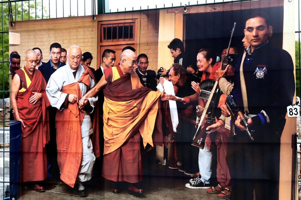 Auch seine Begegnung mit dem Dalai Lama zeigt Marco Stepniak auf Fotos in Sinsen.