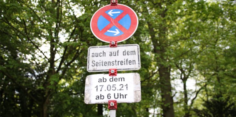 Am Resser Weg werden zwei Bäume gefällt. Dafür werden dort auch Parkplätze gesperrt.