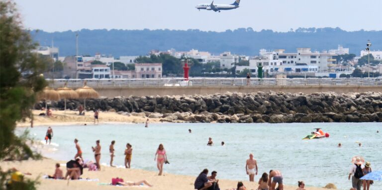 Schon jetzt berichten Airlines und Buchungsportalen von einem Run auf Flüge nach Spanien und Griechenland.