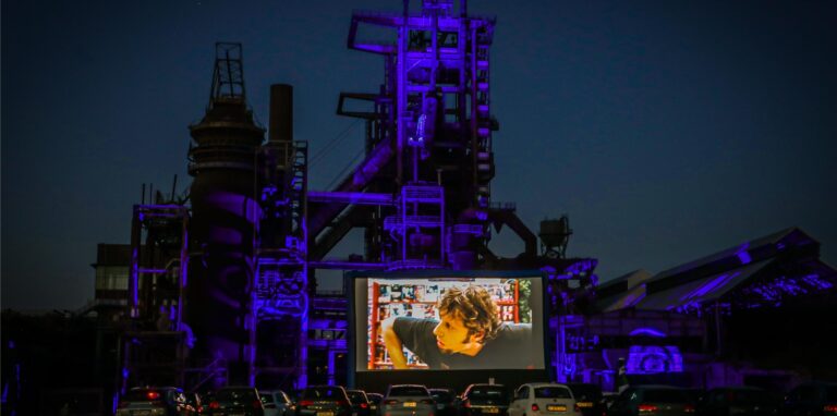 Im vergangenen Jahr ist der Hochofen in Hörde bunt angestrahlt worden, als auf einer großen Leinwand Filme liefen.