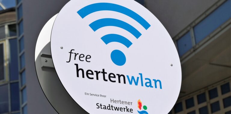 In der Fußgängerzone Herten-Mitte steht seit März 2017 öffentliches WLAN zur Verfügung. Betreiber sind die Hertener Stadtwerke.