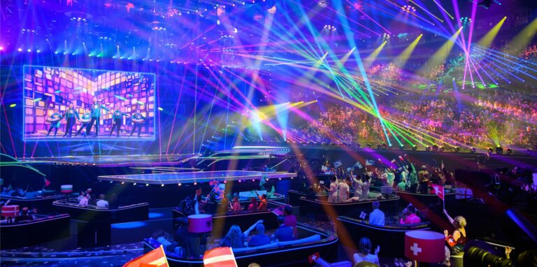 Der Auftritt der Band „Dadi og Gagnamagnid“ (Island) wird mit dem Song „Ten Years“ während des zweiten Halbfinales des Eurovision Song Contest (ESC) in der Ahoy Arena per Video eingespielt. Wegen eines positiven Corona-Tests kann die Band nicht live teilnehmen.
