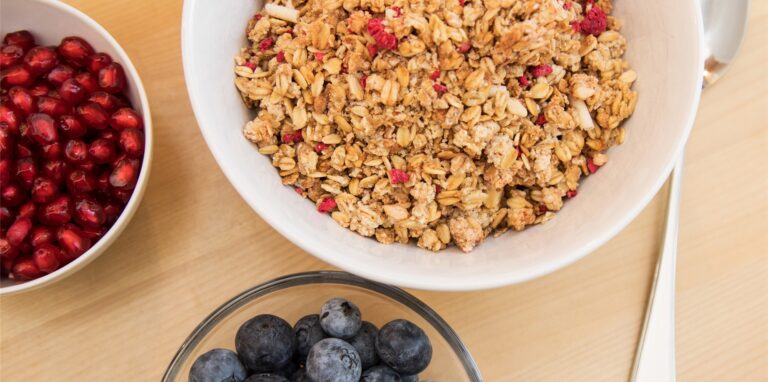 Beeren und Müsli sind eine gute Idee zum Frühstück, allerdings keine Fertig-Cerealien.