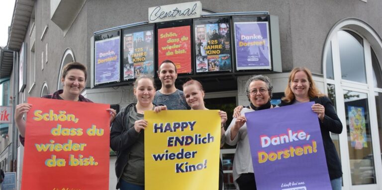 Am 1. Juli will das Dorstener Central Kino Center wieder öffnen. Die Stimmung dürfte beim Team dann ähnlich gelöst sein wie hier bei der Neueröffnung nach dem ersten Lockdown im vergangenen Jahr.