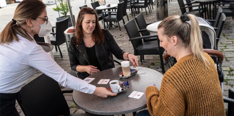 Monatelang waren die Restaurants in NRW geschlossen, nun dürfen sie wieder Gäste empfangen.