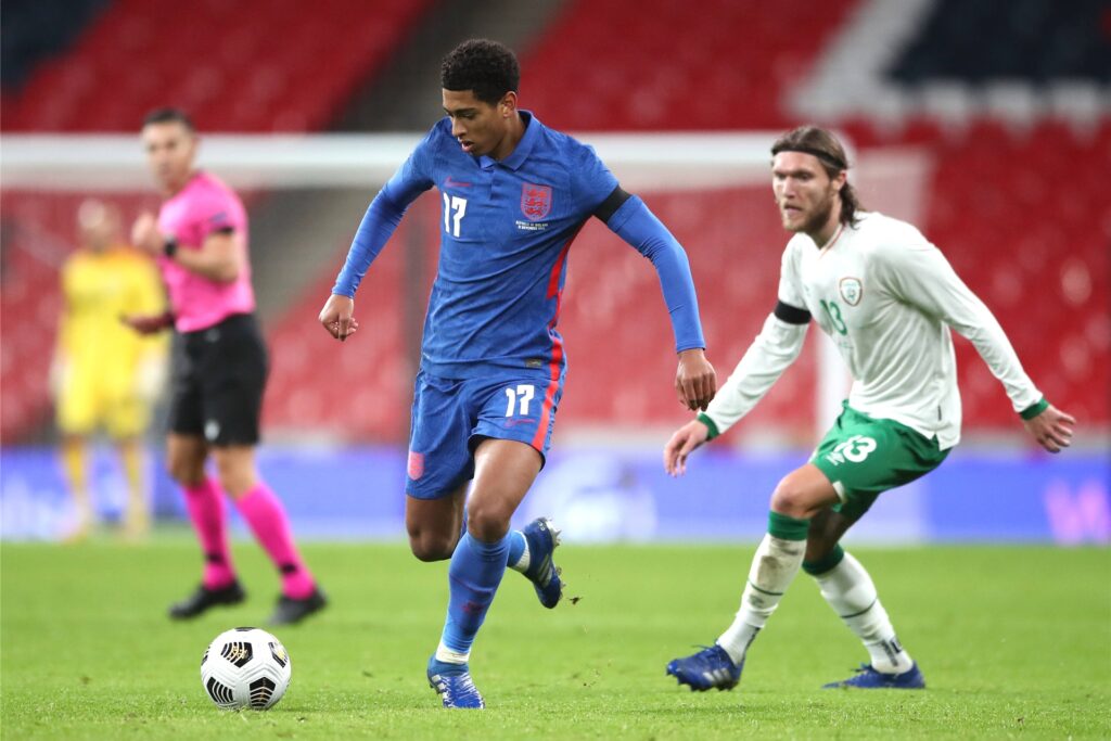title attribut Gegen Irland feierte Jude Bellingham (l.) im November 2020 sein Länderspieldebüt für England.