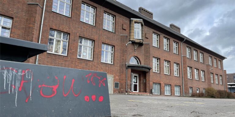 An den Schulen (hier die Marktschule in Ickern) geht am Montag der Unterricht wieder in voller Klassenstärke los.