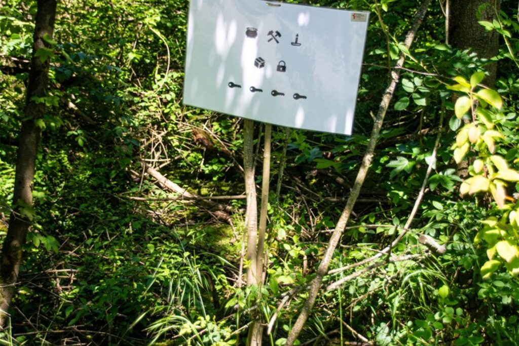 title attribut Auch wenn das Smartphone navigiert, muss man nicht die ganze Zeit auf den Bildschirm starren. Die meisten Rätsel müssen erst in der Natur gefunden werden, bevor man diese lösen kann.