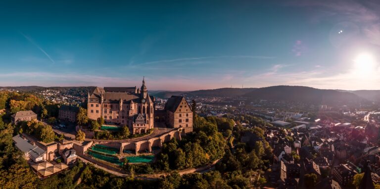 Das Landgrafenschloss ist eine der bekanntesten Sehenswürdigkeiten der Universitätsstadt Marburg und bietet einen tollen Ausblick, in den Räumlichkeiten befindet sich heute unter anderem das Museum für Kulturgeschichte.