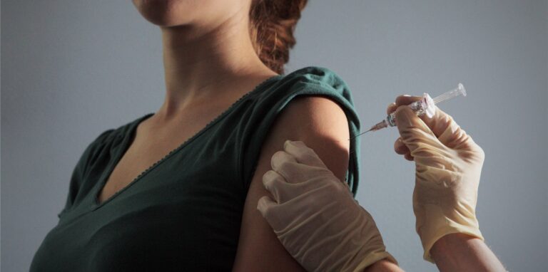 Kinder und Jugendliche zwischen 12 und 15 Jahren können bald gegen das Coronavirus geimpft werden.