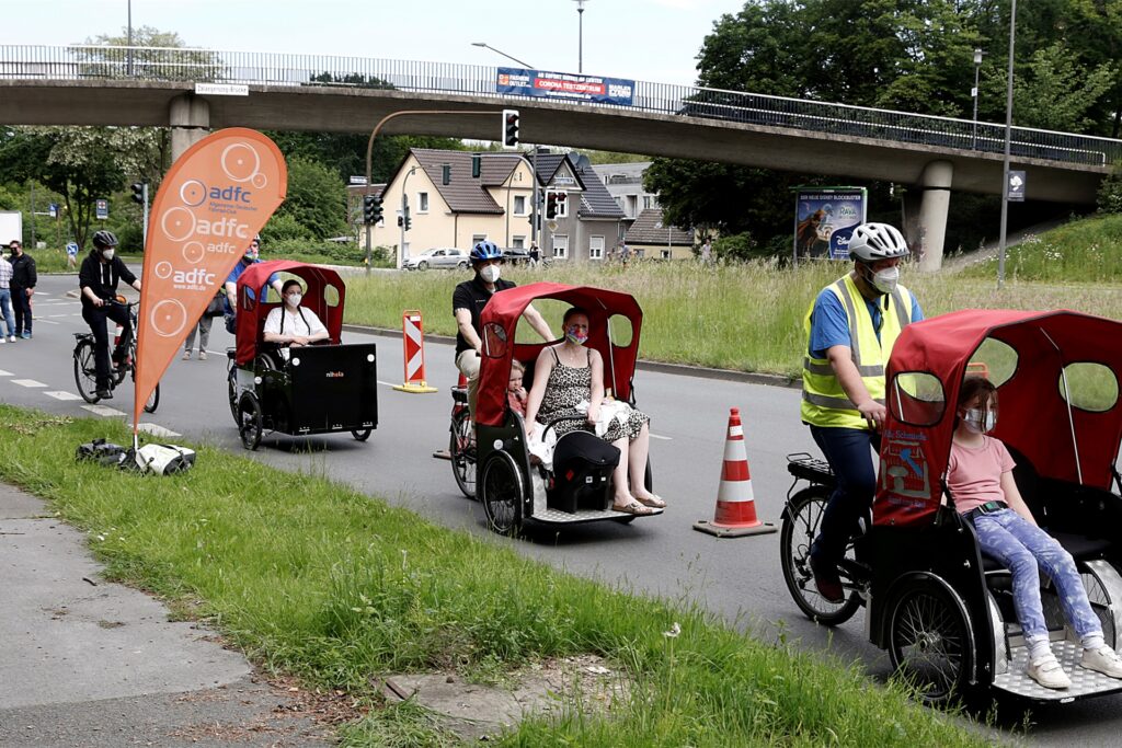 Auch drei Fahrradrikschas aus der Alten Schmiede fuhren mit.