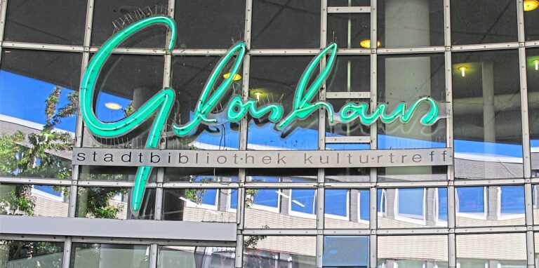 Die Stadtbibliothek im Glashaus öffnet am 8. Juni eingeschränkt wieder für den Publikumsverkehr.
