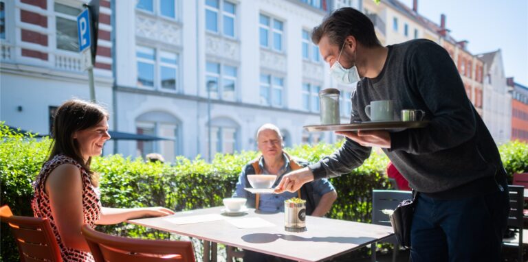 Kellner sind wichtiger Bestandteil jedes gastronomischen Betriebs.
