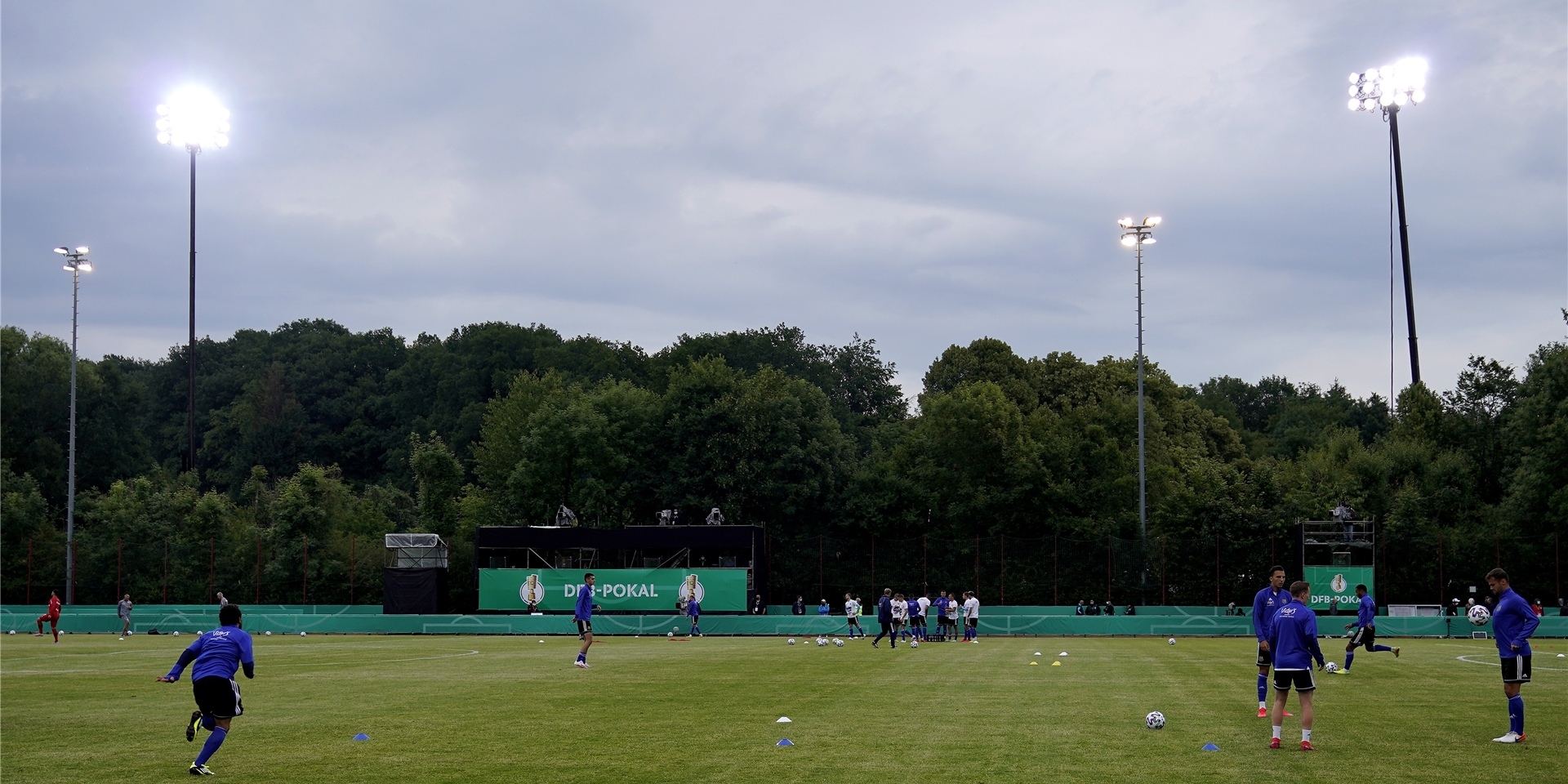 Die Stadt lässt die Flutlichtanlagen auf den Sportplätzen (hier ein Symbolbild) sanieren. Dazu gibt es Fördermittel mit der Verpflichtung, die Maßnahme bis zum 31. Oktober 2021 umzusetzen.
