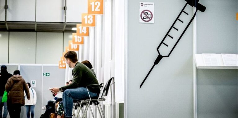 Arbeitgeber dürften sich wohl großzügig zeigen, wenn Beschäftigte ihren Impftermin während der Arbeitszeit wahrnehmen wollen.