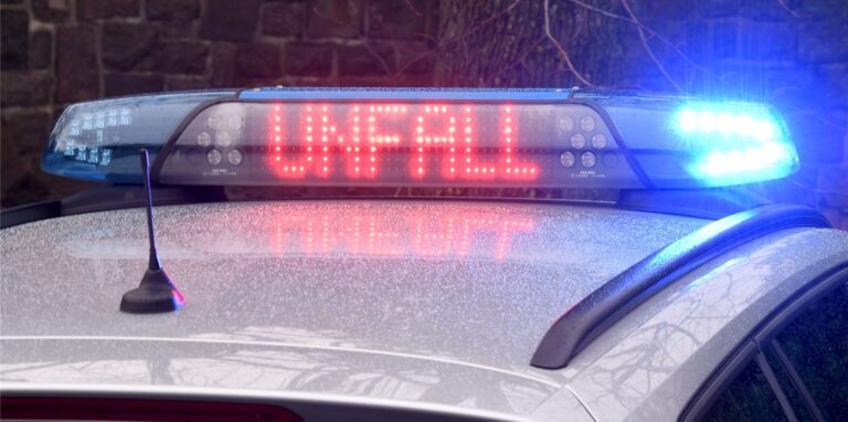 Am Montag (7.6.) kollidierten zwei Autos in Castrop-Rauxel an der Ecke Westring/Herner Straße