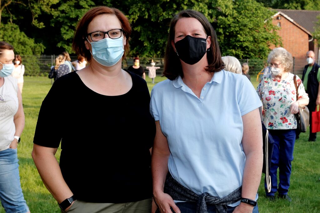 Sabine Vogtländer (l.) und Maren Schröder (beide geimpt) hatten sich riesig auf die erste Probe gefreut.