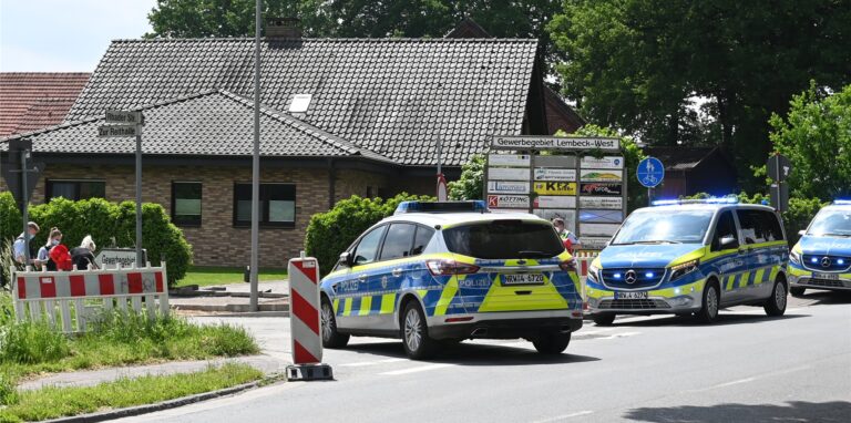 In Lembeck ist am Dienstag ein 49-jähriger Dorstener durch Messerstiche schwer verletzt worden. Ein 27-jähriger Dorstener wurde vor Ort vorläufig festgenommen.