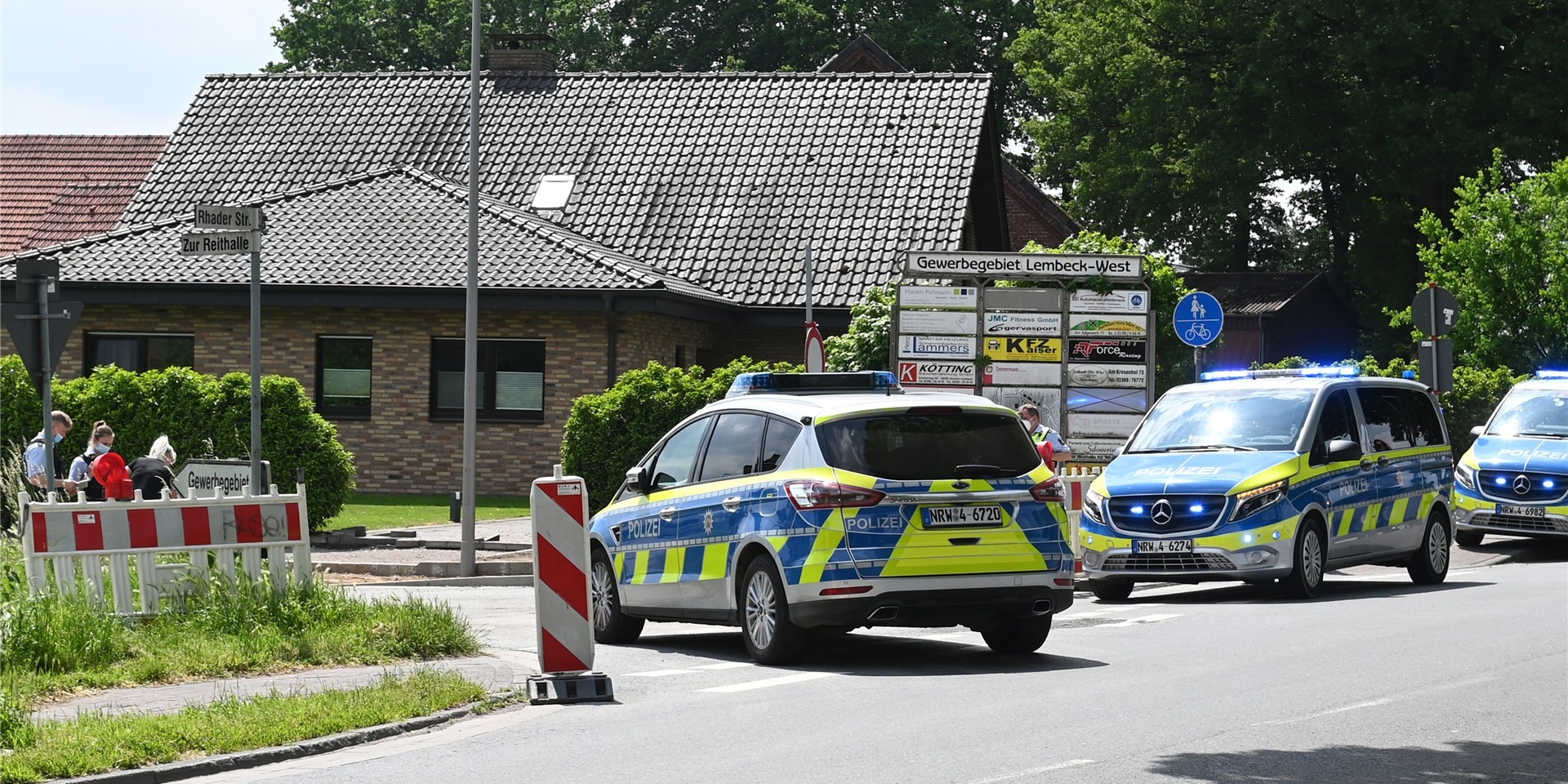 In Lembeck ist am Dienstag ein 49-jähriger Dorstener durch Messerstiche schwer verletzt worden. Ein 27-jähriger Dorstener wurde vor Ort vorläufig festgenommen.