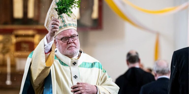 Papst Franziskus hat den Rücktritt des Erzbischofs von München und Freising, Kardinal Reinhard Marx, abgelehnt