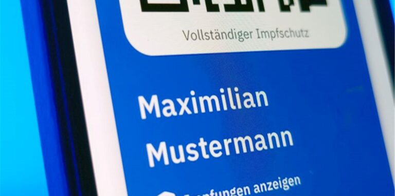 Die CovPass-App soll eine Ergänzung zum gelben Impfheft sein.