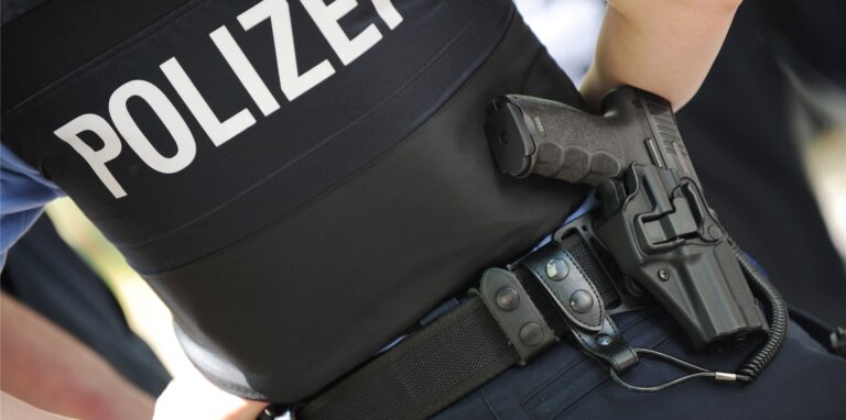 Nach einer mutmaßlichen Entführung in Meckenheim bei Bonn sucht die Polizei weiter nach einer vermissten Mutter und ihrem dreijährigen Sohn. (Symbolbild)