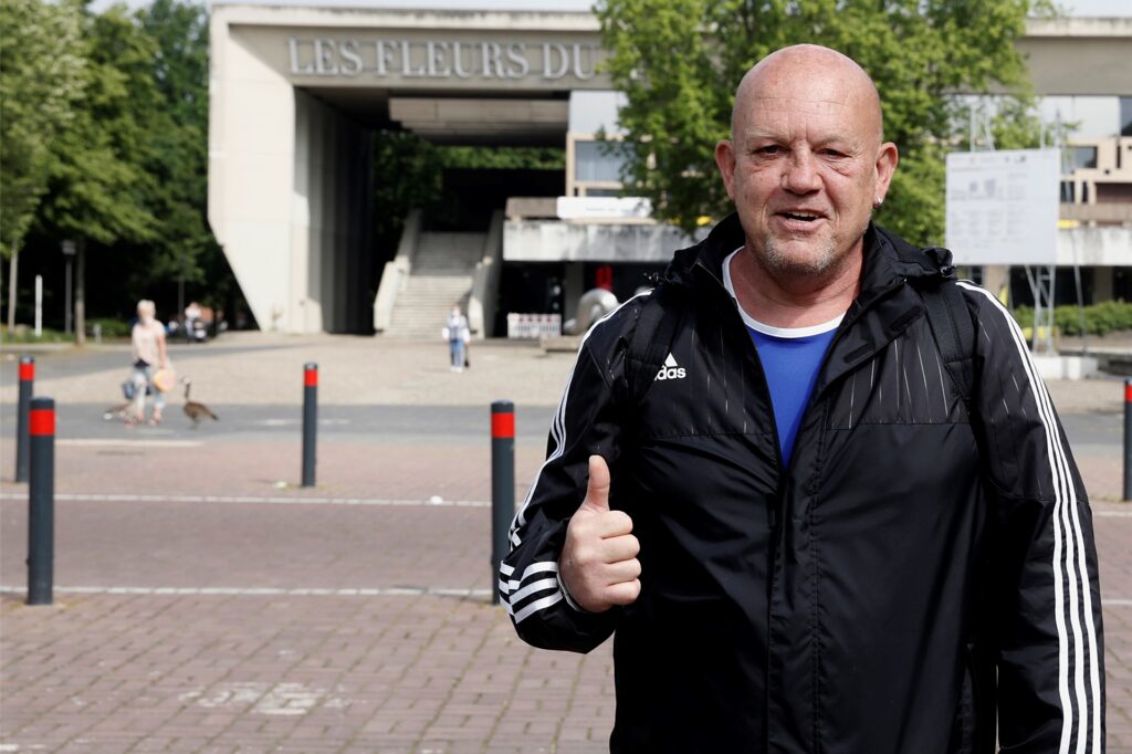 title attribut Daumen hoch: Hans-Jürgen Soldato war nie ein Freund des Maskentragens und begrüßt die neue Freiheit.
