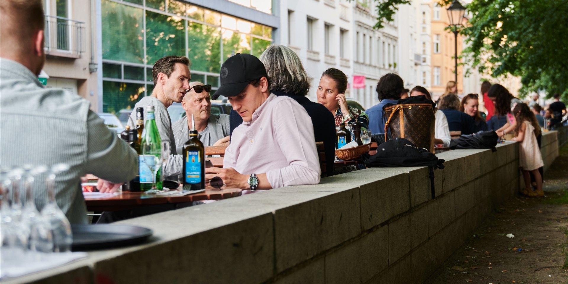 Die Corona-Fallzahlen in Nordrhein-Westfalen sind weiter rückläufig. (Symbolbild)