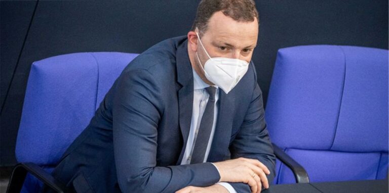 Gesundheitsminister Jens Spahn (CDU) wurde während der Debatte zur Pandemie-Notlage von der Opposition angegriffen.