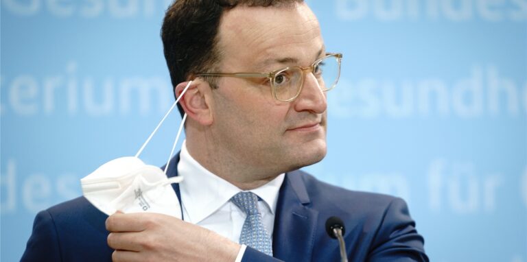 Bundesgesundheitsminister Jens Spahn (CDU): „In einem ersten Schritt kann die Maskenpflicht draußen grundsätzlich entfallen“.