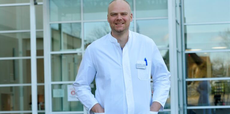 Dr. Lars Heining, Chefarzt der Lungenklinik Ruhrgebiet Nord sowie Chefarzt der Klinik für Innere Medizin, Fachbereich Pneumologie, Allergologie, Schlaf- und Beatmungsmedizin, internistische Intensivmedizin am Halterner St. Sixtus-Hospital.