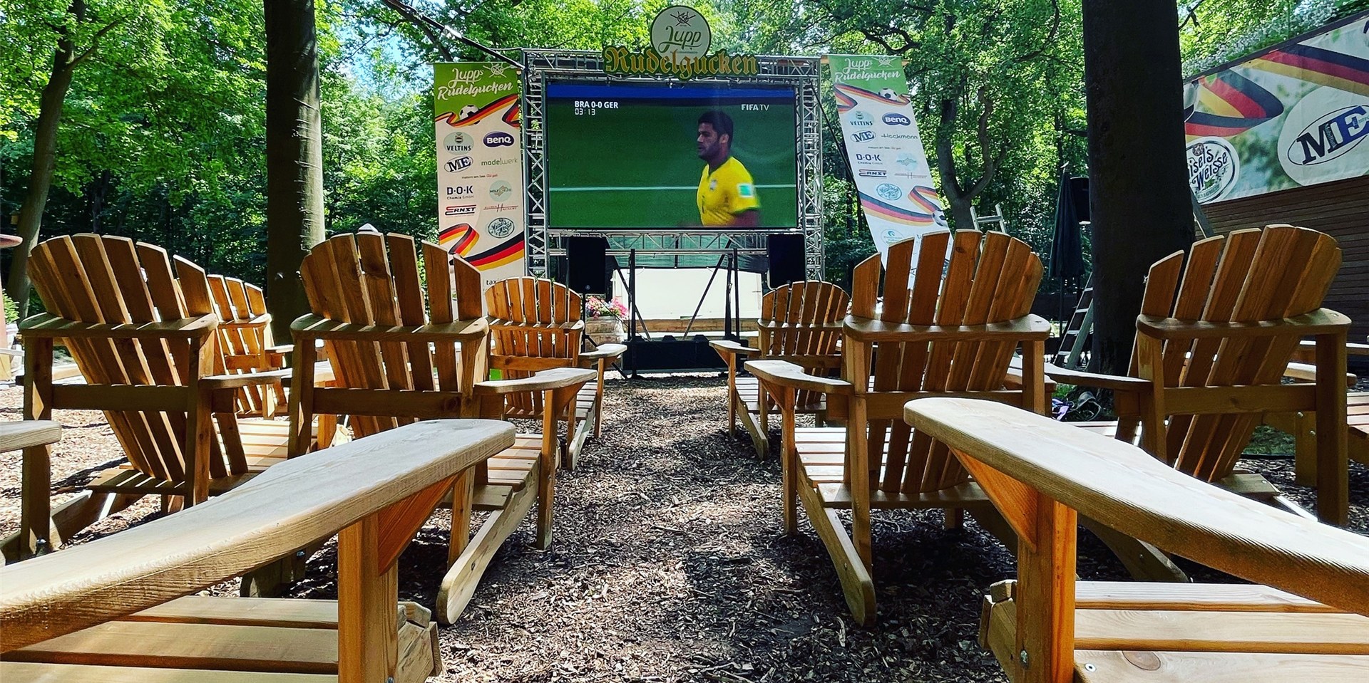 In einigen Halterner Gaststätten wie hier in Jupps Biergarten kann man die Fußball-EM auch gemeinsam verfolgen.