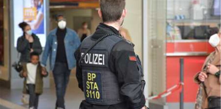 Bei einer Streife im Dortmunder Hauptbahnhof kontrollierten Bundespolizisten am Montag (15.6.) einen 53-Jährigen, welcher in Hagen seit drei Jahren gesucht wurde.